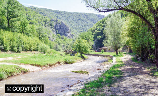 Петрушки храмови - и на небу и на земљи